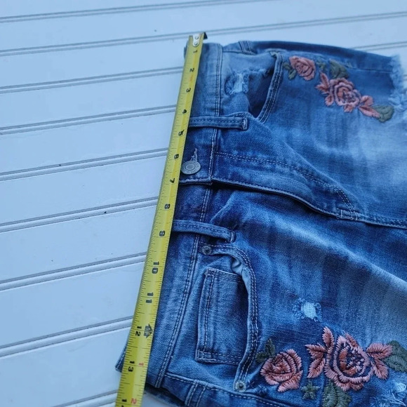 Mudd Shorts FLX Stretch Size 5 High Rise Shortie Denim Rose Embroidered Raw Edge - Picture 6 of 7
